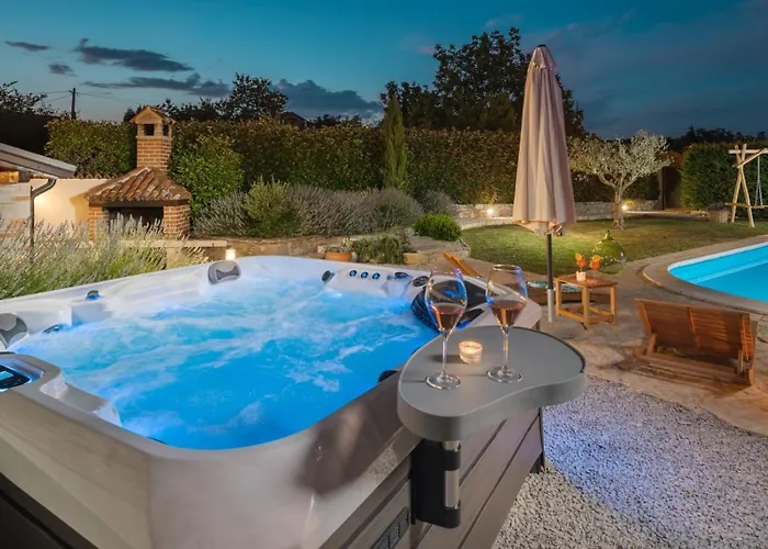 Rustic Nonni With Outdoor Pool In Visnjan *