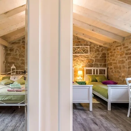 Rustic Nonni With Outdoor Pool In Visnjan Villa *
