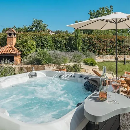 Rustic Nonni With Outdoor Pool In Visnjan Prhati