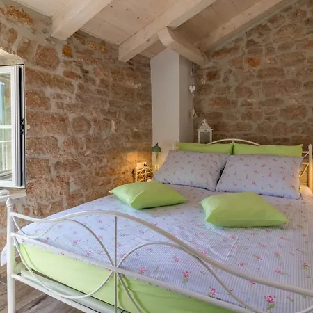 Villa Rustic Nonni With Outdoor Pool In Visnjan *