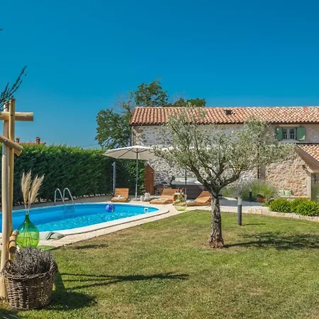 Rustic Nonni With Outdoor Pool In Visnjan