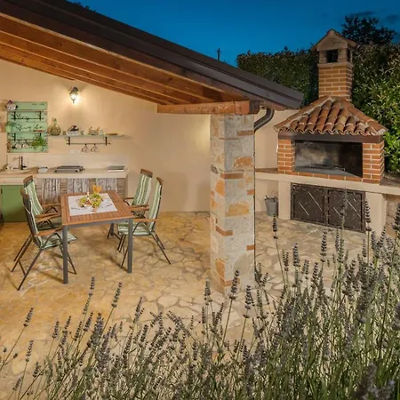 Rustic Nonni With Outdoor Pool In Visnjan *
