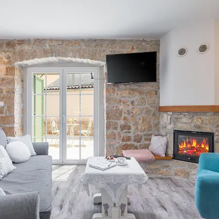 Vila Rustic Nonni With Outdoor Pool In Visnjan