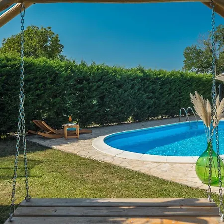 Rustic Nonni With Outdoor Pool In Visnjan *