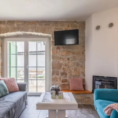 Rustic Nonni With Outdoor Pool In Visnjan Villa *