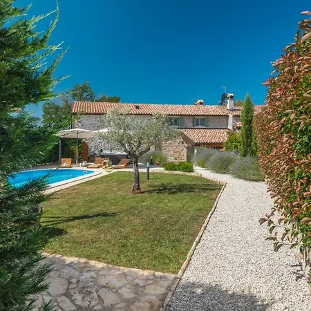 Rustic Nonni With Outdoor Pool In Visnjan Villa *