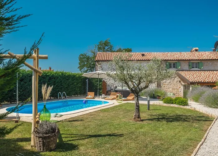 Rustic Nonni With Outdoor Pool In Visnjan