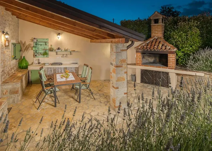 Rustic Nonni With Outdoor Pool In Visnjan *