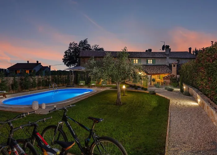 Villa Rustic Nonni With Outdoor Pool In Visnjan Prhati