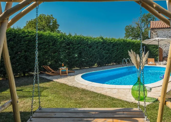 Rustic Nonni With Outdoor Pool In Visnjan *