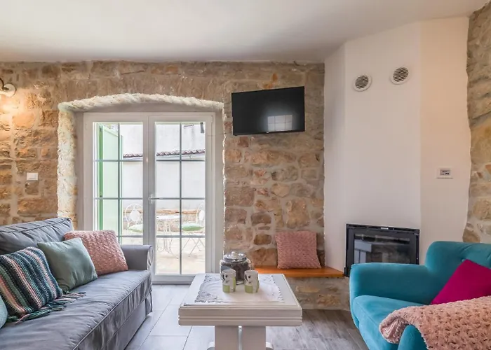 Rustic Nonni With Outdoor Pool In Visnjan Villa *