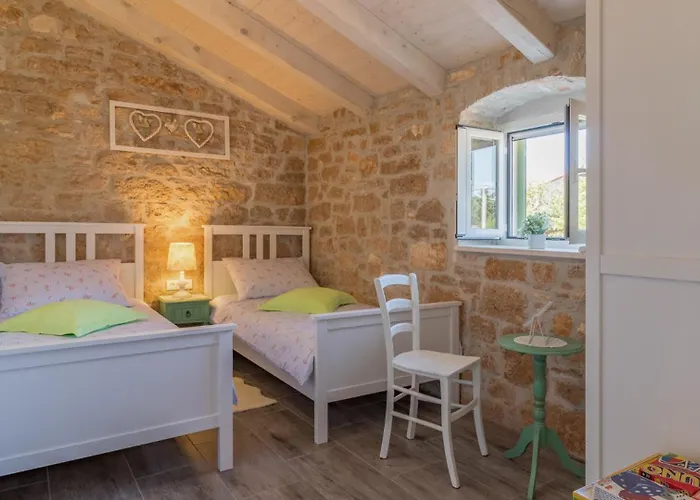 Rustic Nonni With Outdoor Pool In Visnjan Villa *