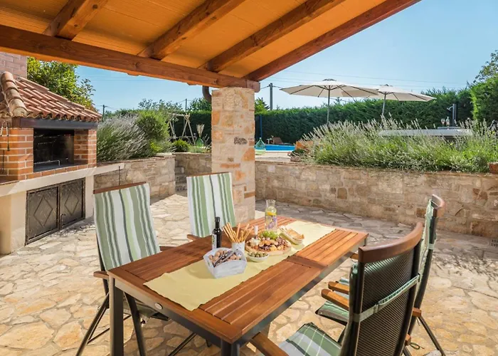 Villa Rustic Nonni With Outdoor Pool In Visnjan